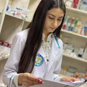 💊«Դեղագործություն» մասնագիտության 3-րդ կուրսի ուսանողները պրակտիկայի ժամանակ մեր նոր գործընկեր՝ «ՅՈՒԱՐ» ՍՊԸ դեղատանը։