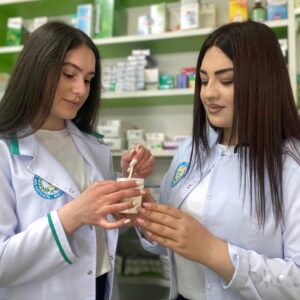 «Դեղագործություն» բաժնի 2-րդ կուրսի ուսանողները իրենց պրակտիկայի ընթացքում պատրաստեցին հոմոգեն քսուք՝ դիֆիլ հիմքով⚗️