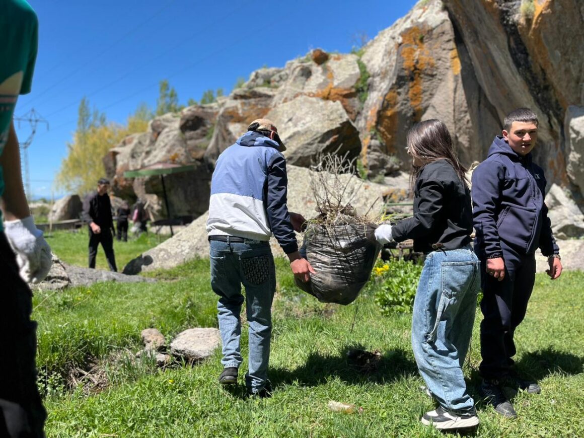 Աղբահանման աշխատանքը կատարվել է Վարդենիսում գտնվող «Սուրբ Վարդան» սրբավայրում
