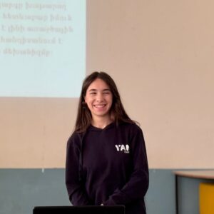 Քոլեջի ուսանողուհի Նոնան իր հետազոտական աշխատանքի արդյունքներով կիսվեց Վարդենիսի թիվ 3-րդ դպրոցի աշակերտների հետ