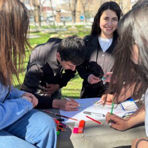 Սովորել՝ տեսնելով, վերլուծելով, համեմատելով