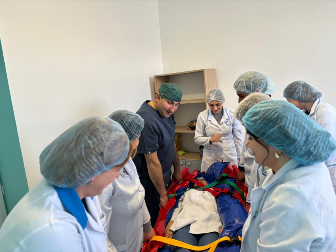 Քույրական գործ 3-րդ կուրսի ուսանողները անցկացրեցին գործնական պարապմունք