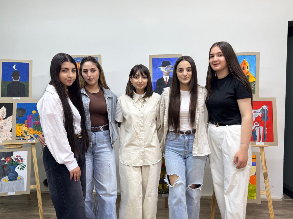 🎨 Նկարչության դասաժամի շրջանակում քոլեջում կազմակերպվեց ուսանողների աշխատանքների ցուցահանդես